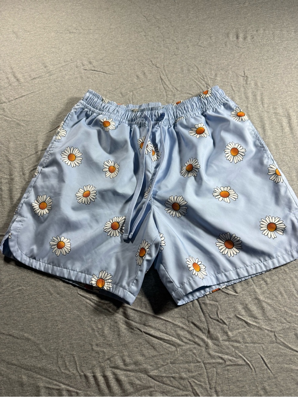 Nike Men's Light Blue Daisy-Print Swim Trunks sz S